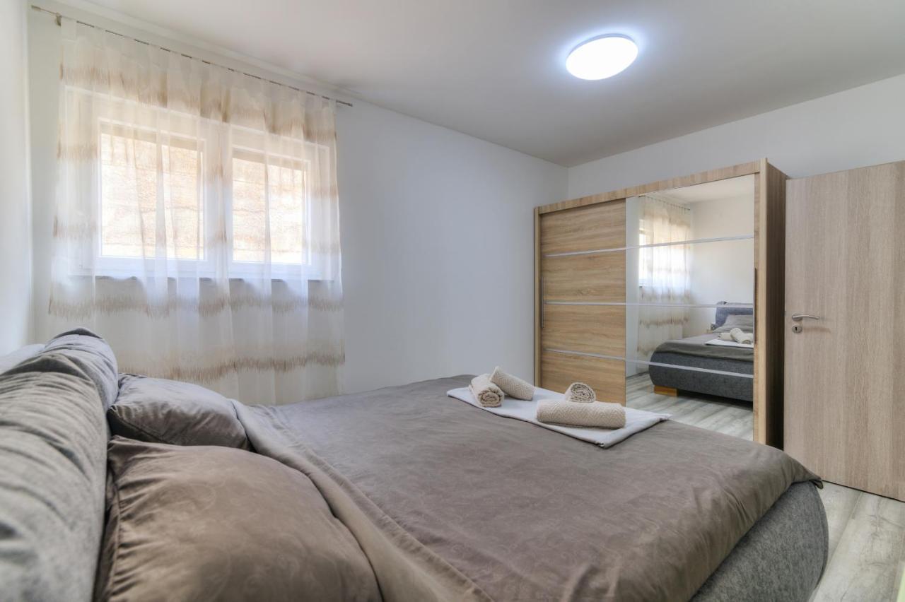 Apartment Luka 塞尼 外观 照片