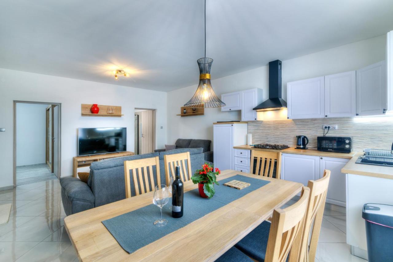 Apartment Luka 塞尼 外观 照片