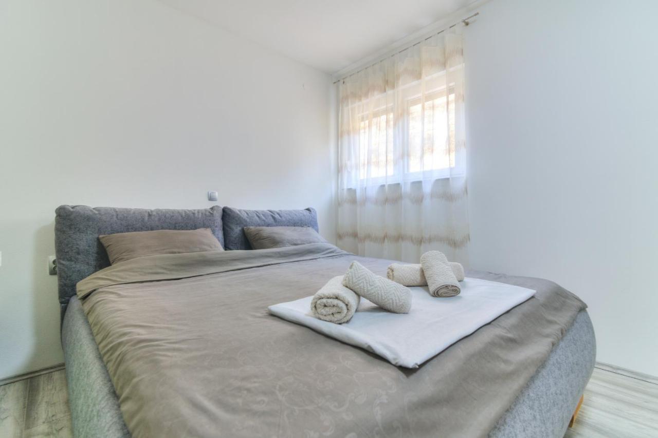 Apartment Luka 塞尼 外观 照片